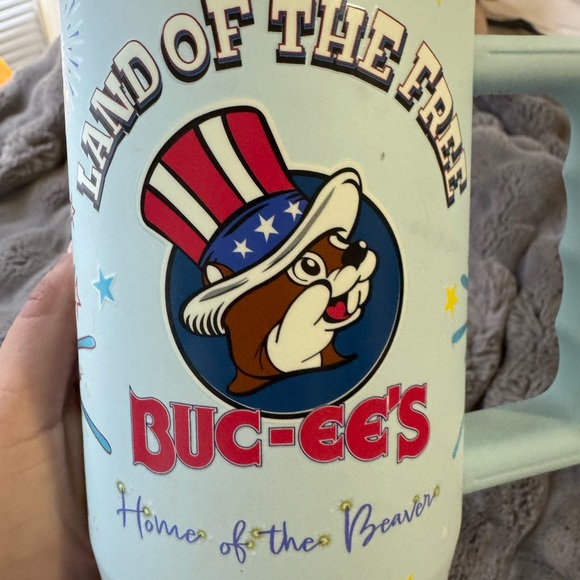 Buc-ee's Patriotic Travel Tumbler with Straw - White and Red - Picture 3 of 8